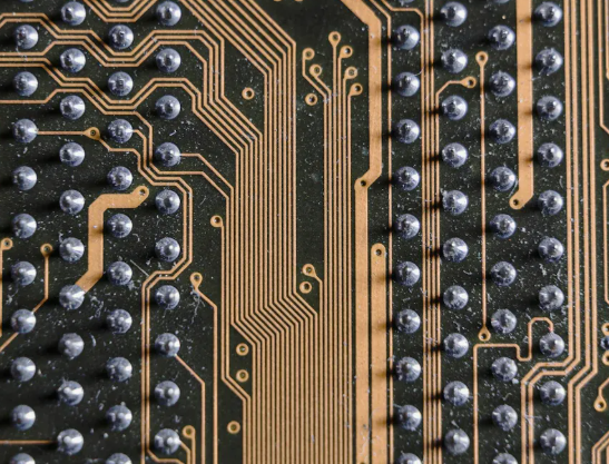 Chart showing gold plating thickness impact on PCB durability in military use.