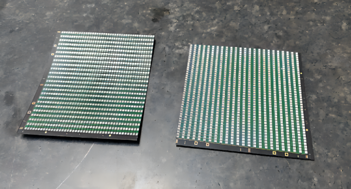 Comparison of warped and flat PCB for SMT assembly.