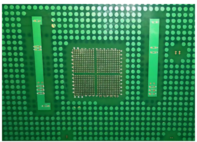 PCB layer with thieving patterns for copper balancing