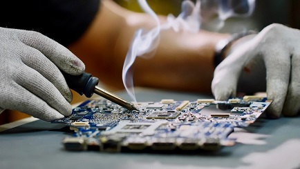 Proper solder paste handling procedures with gloves