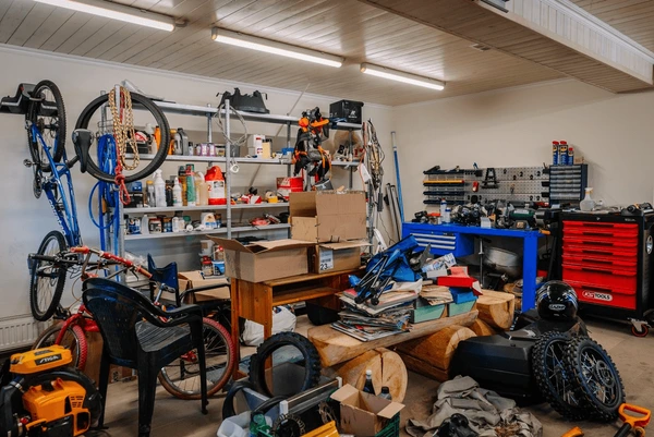 Manual PCB assembly workstation before lean implementation