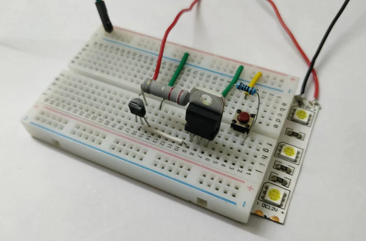 Fuse installation in breadboard circuit