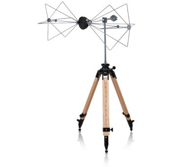 Biconical or log-periodic antennas positioned for far-field shielding effectiveness evaluation