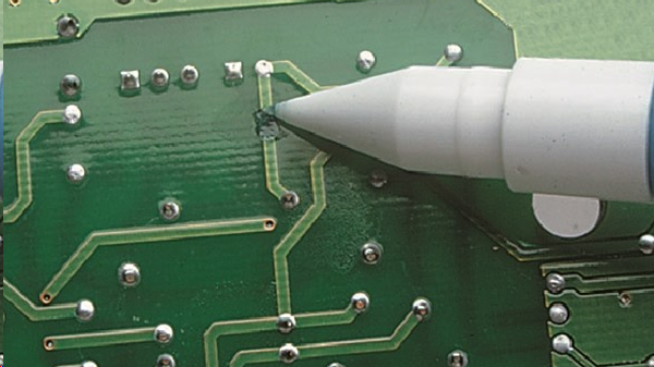 Spray coating of liquid photoimageable solder mask onto a PCB panel
